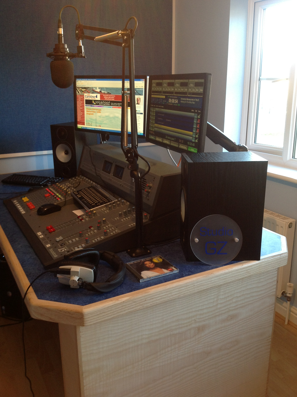 Custom Radio Furniture Studio GZ Marmoleum 01