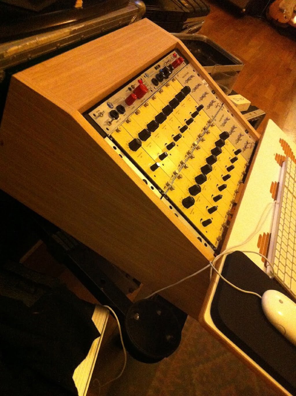 Oak Veenered 10U Rack pod 01