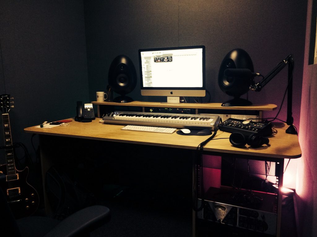 PD2V Producer Workstation Oak Bespoke 01