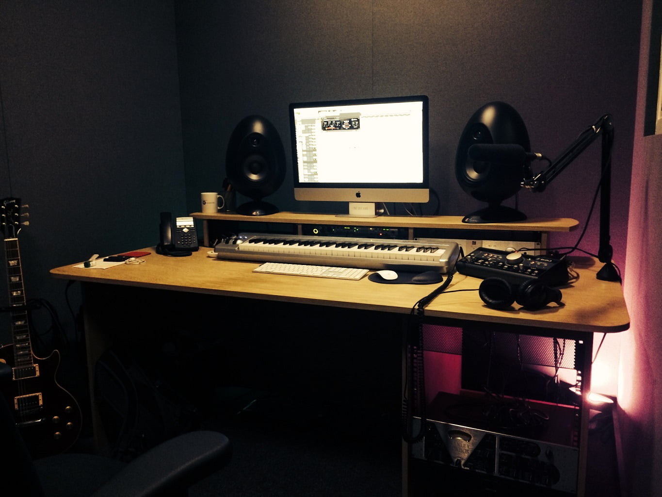 PD2V Producer Workstation Oak Bespoke 01